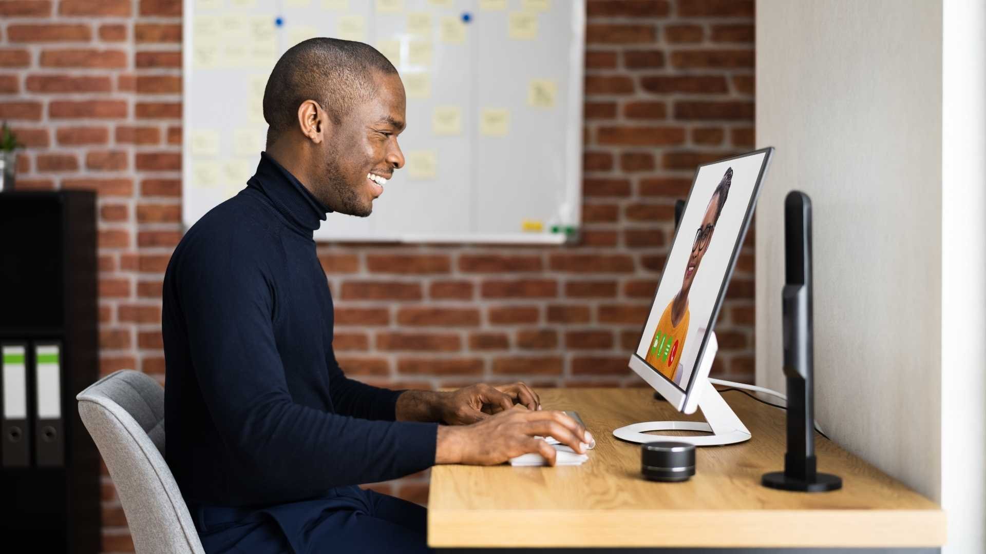HubSpot HUG Image of man laughing  (1)